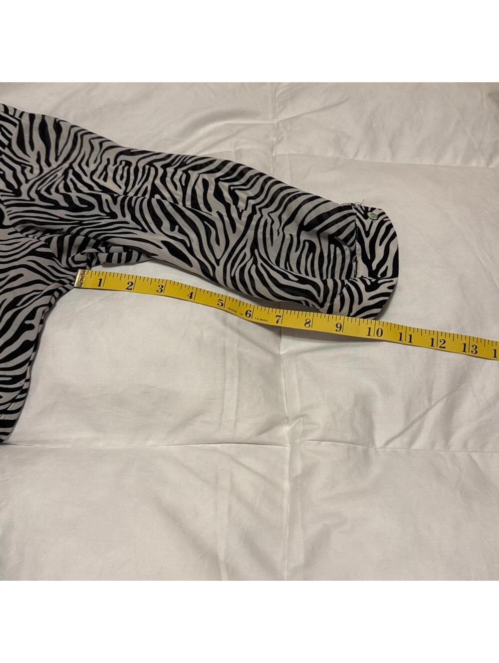 Jones New York Black White Zebra Print Button Down Shirt Women's 1X Lightweight - Picture 7 of 7